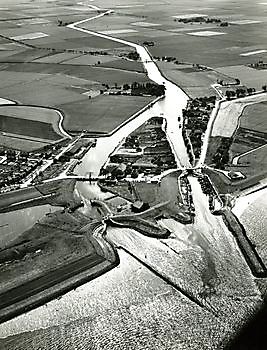 Luchtfoto Termunterzijl Museumgemaal Cremer Termuntenzijl